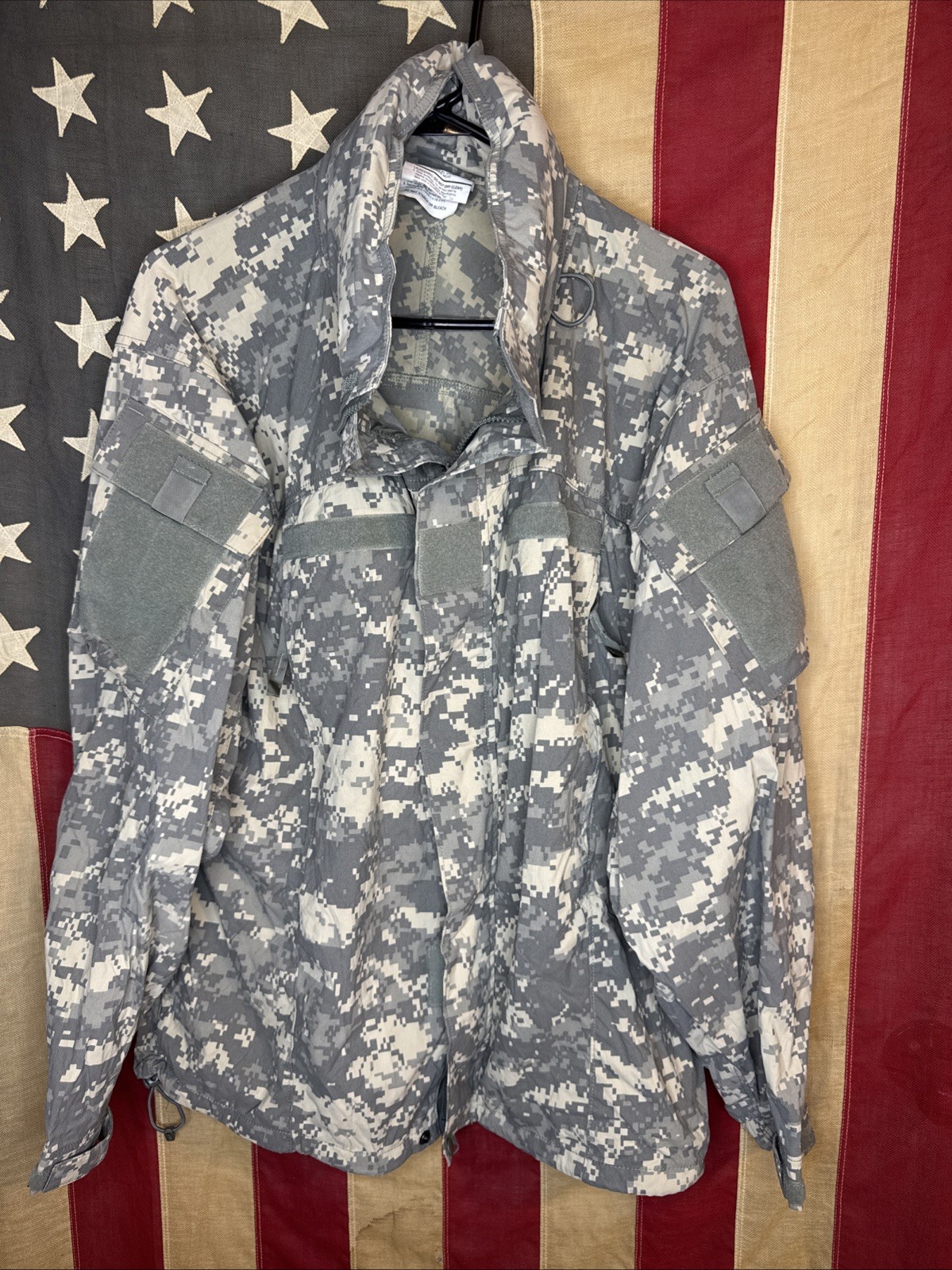 Medium Regular Army ACU Jacket Soft Shell Cold Weather Digital Camo Uniform 5591