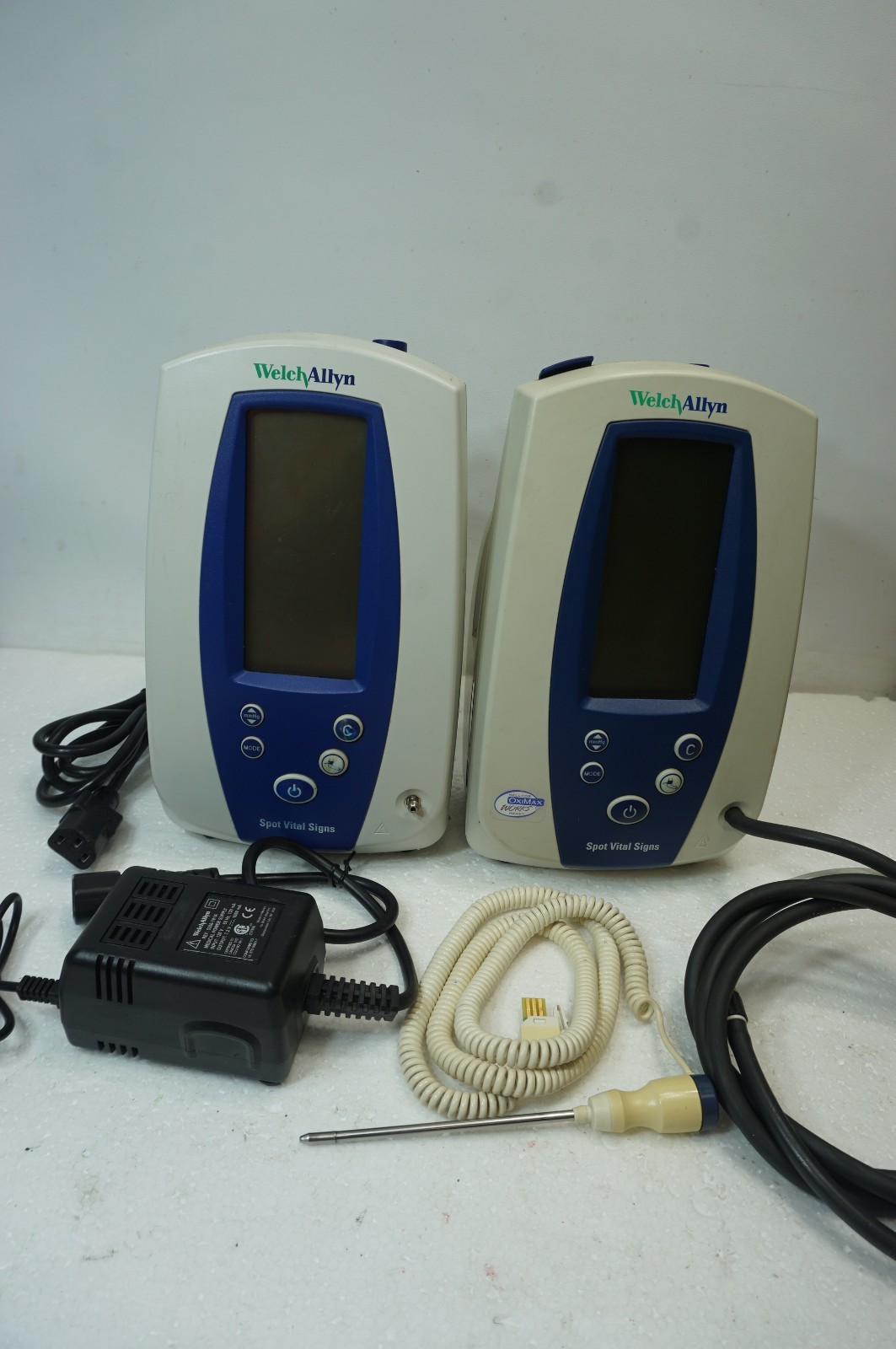 WELCH ALLEN 420TB and 42NTB Series Spot Vital Signs Monitor with accessories