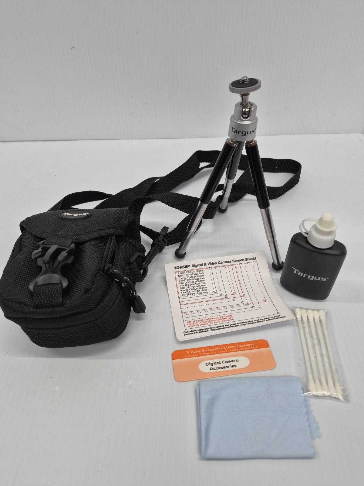 Targus Mini Tripod W/ Bag & Lense Cleaning Kit Strap/ Belt Case