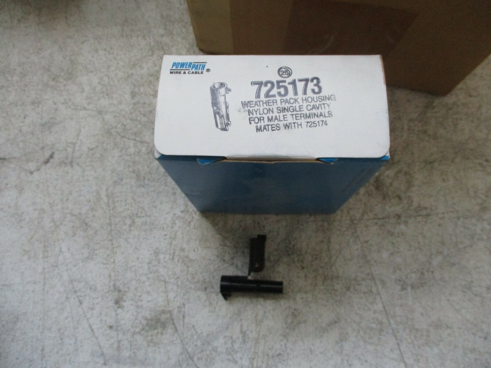 BOX OF 25 WEATHER PACK HOUSING NYLON SINGLE CAVITY 725173 NOS FREE SHIPPING