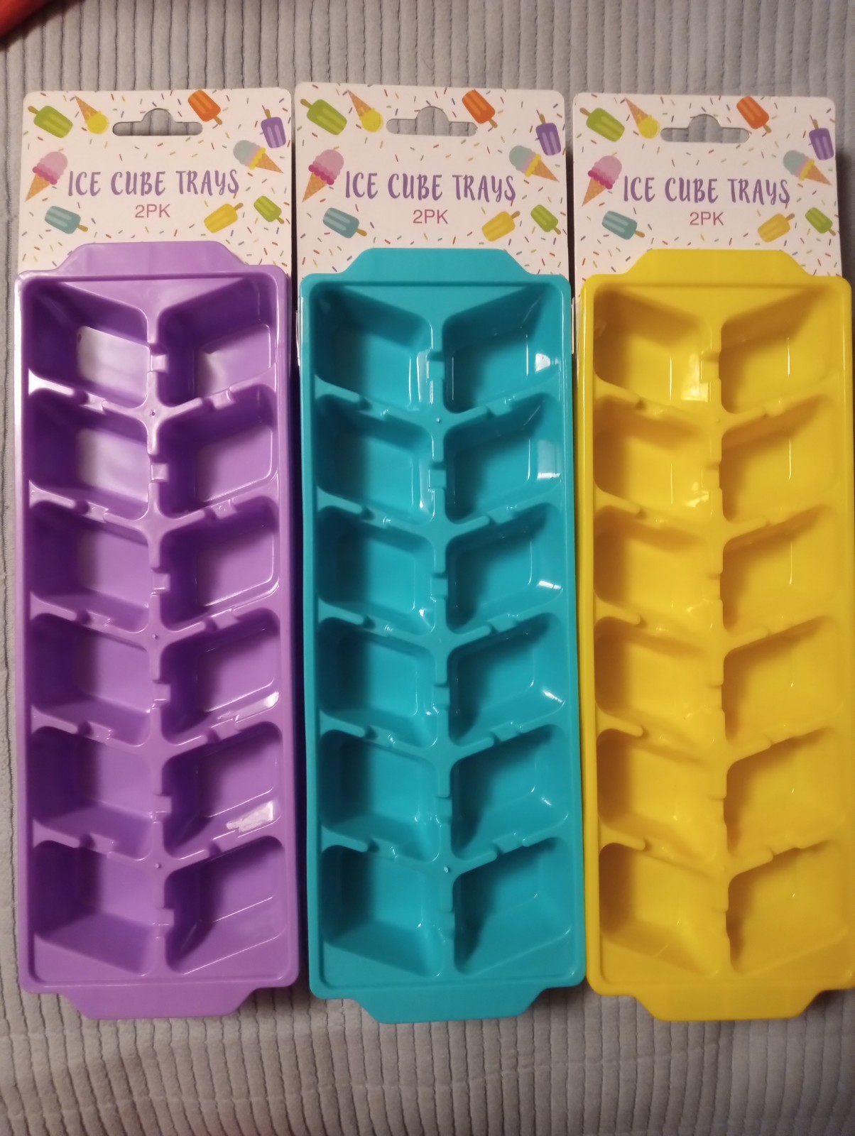 ICE CUBE TRAYS 2 PACK GREAT SUMMER COLORS 6 TRAYS TOTAL NEW **LAST CALL