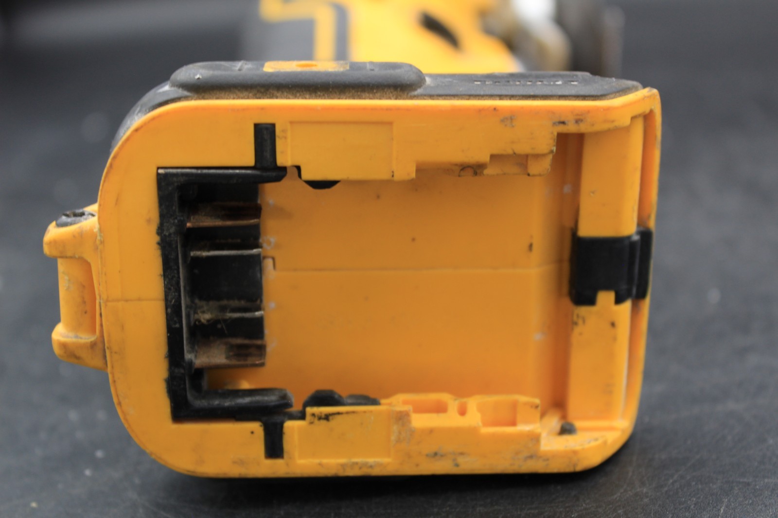 DEWALT DCS355 20V CORDLESS MULTI-TOOL