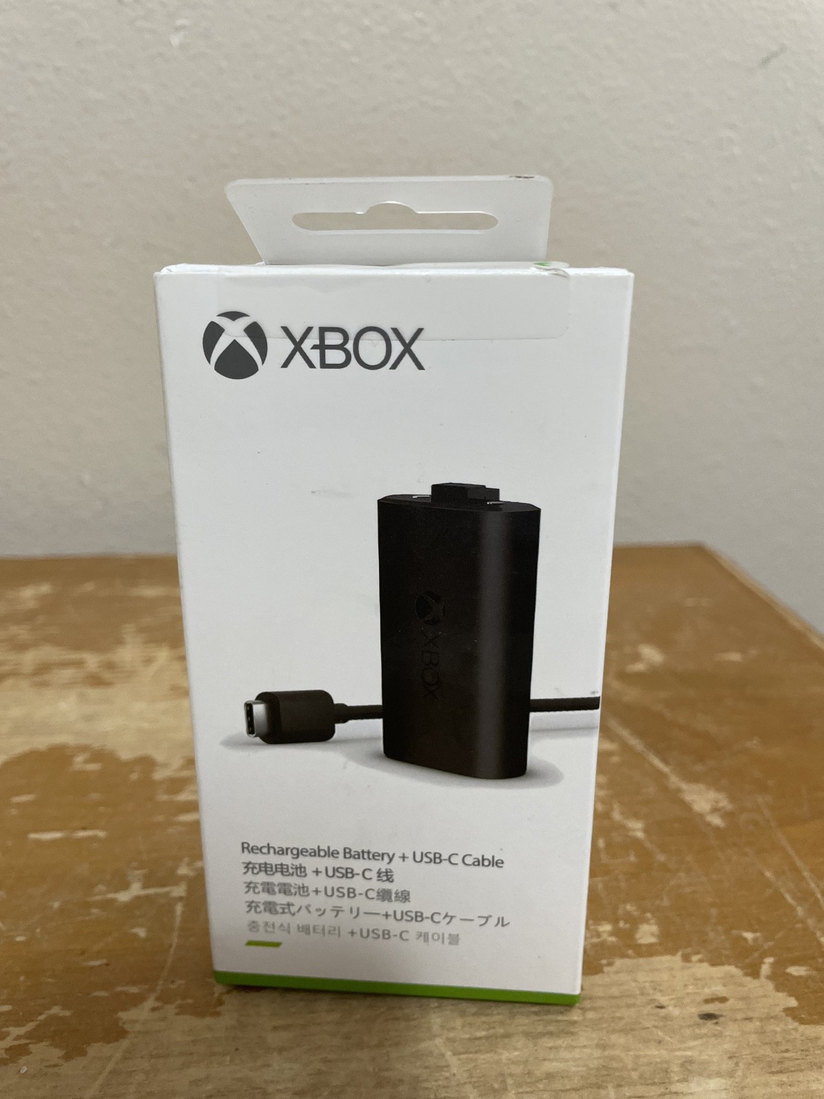 Microsoft SXW-00005 Xbox Play and Charge Kit Rechargeable Battery + USB C Cable