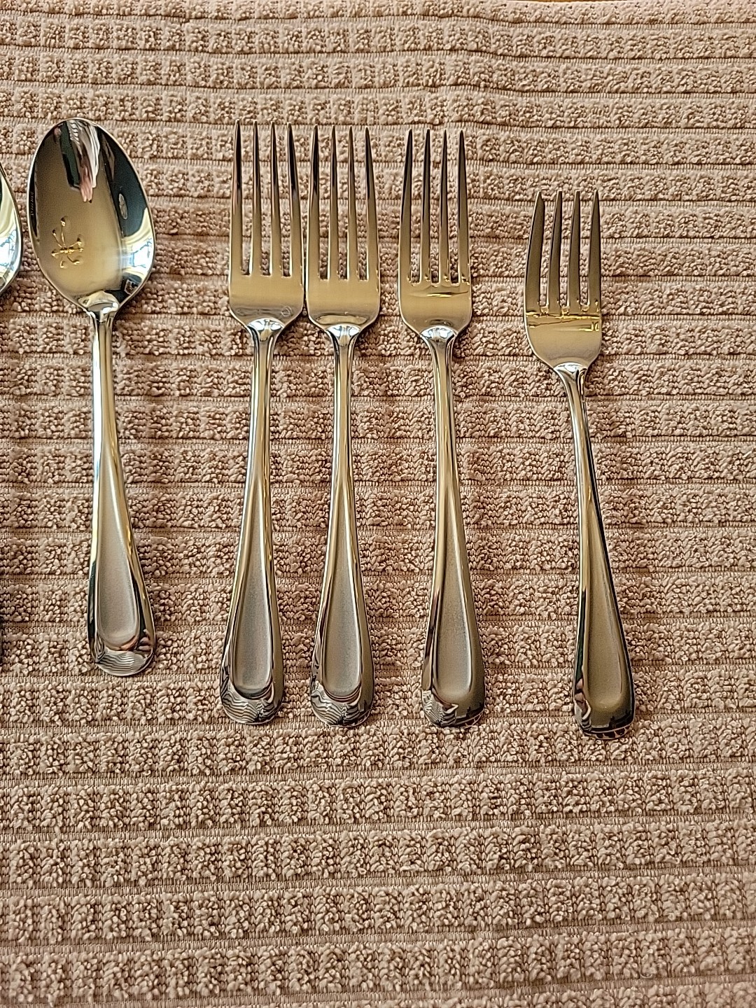 12 Pc Oneida Satin Sand Dune Stainless Flatware Set Dinner Forks Spoons Knives