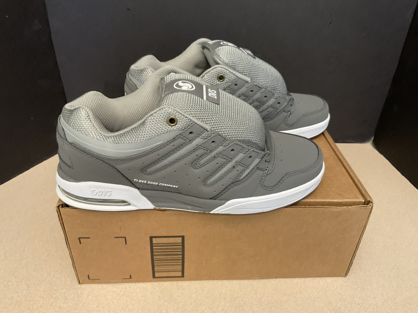 New! Mens DVS Tycho Grey/Grey/White Skateboard Shoes. Size 9. Awesome Shoes!