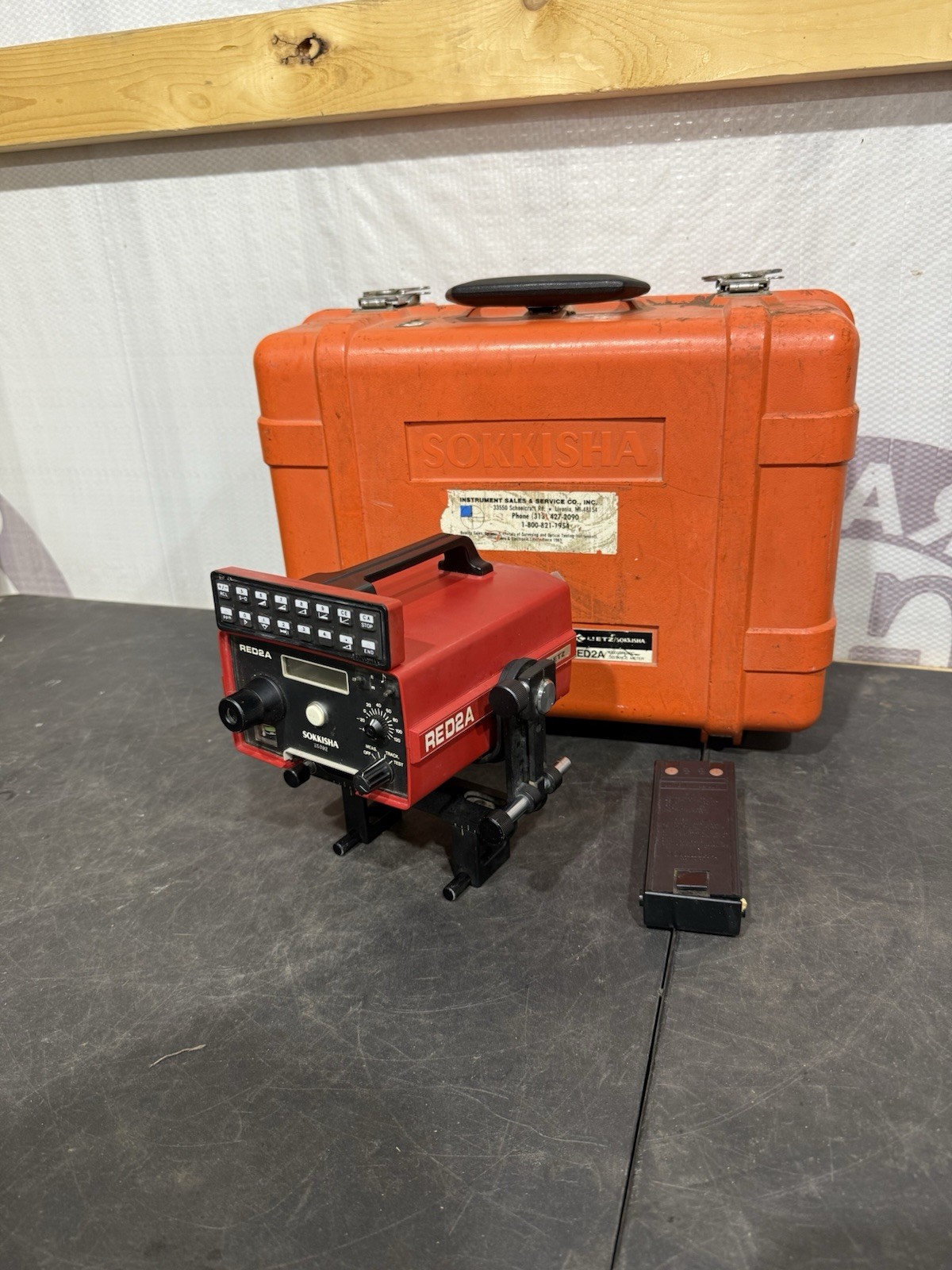 SOKKISHA RED2A ELECTRONIC DISTANCE METER WITH CASE AS IS READ DESCRIPTION
