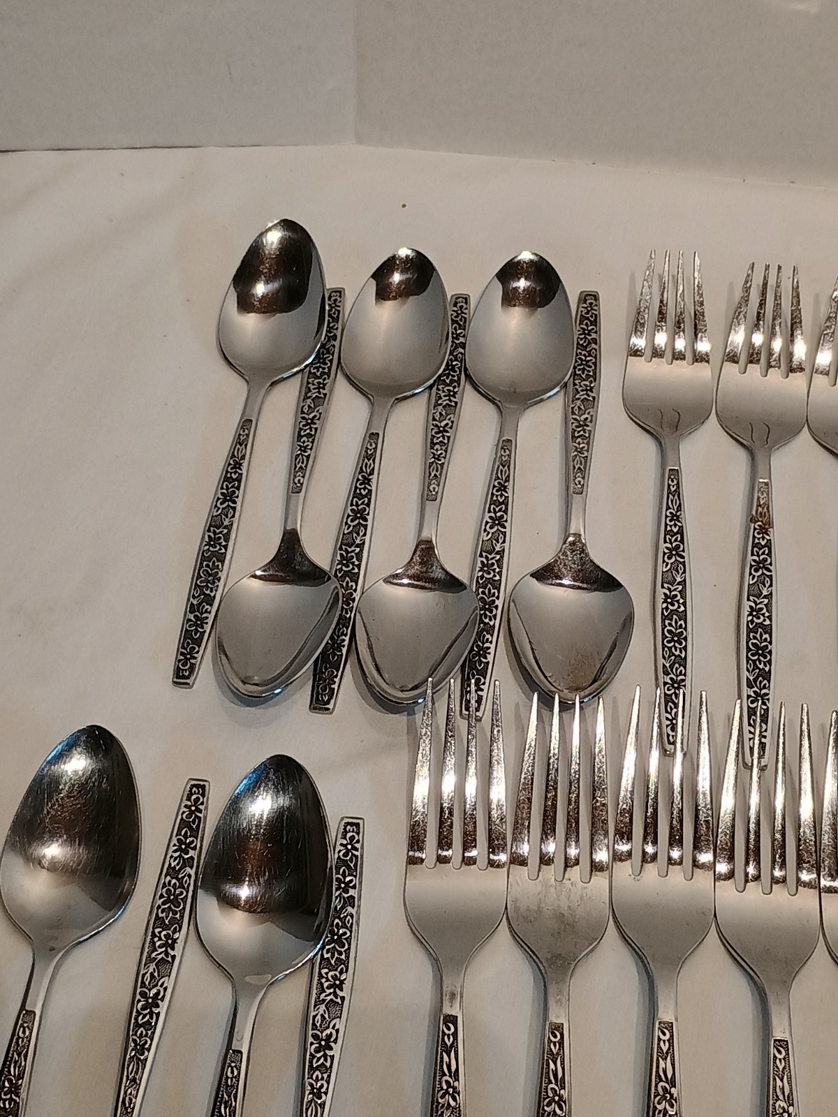 Vintage LA SPANA Flatware 64 pieces Service For 12