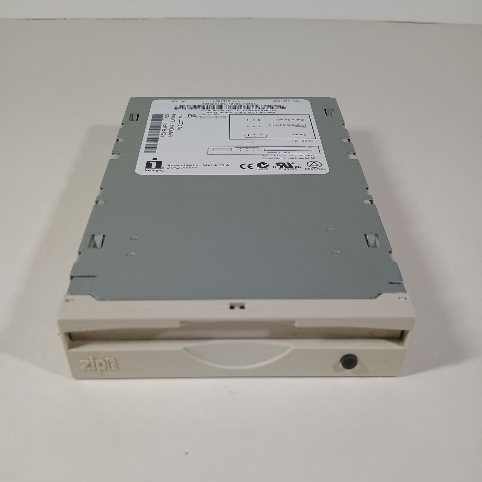 Iomega IMB Zip Drive Internal Z100ATAPI 100MB Internal 3.5" IDE