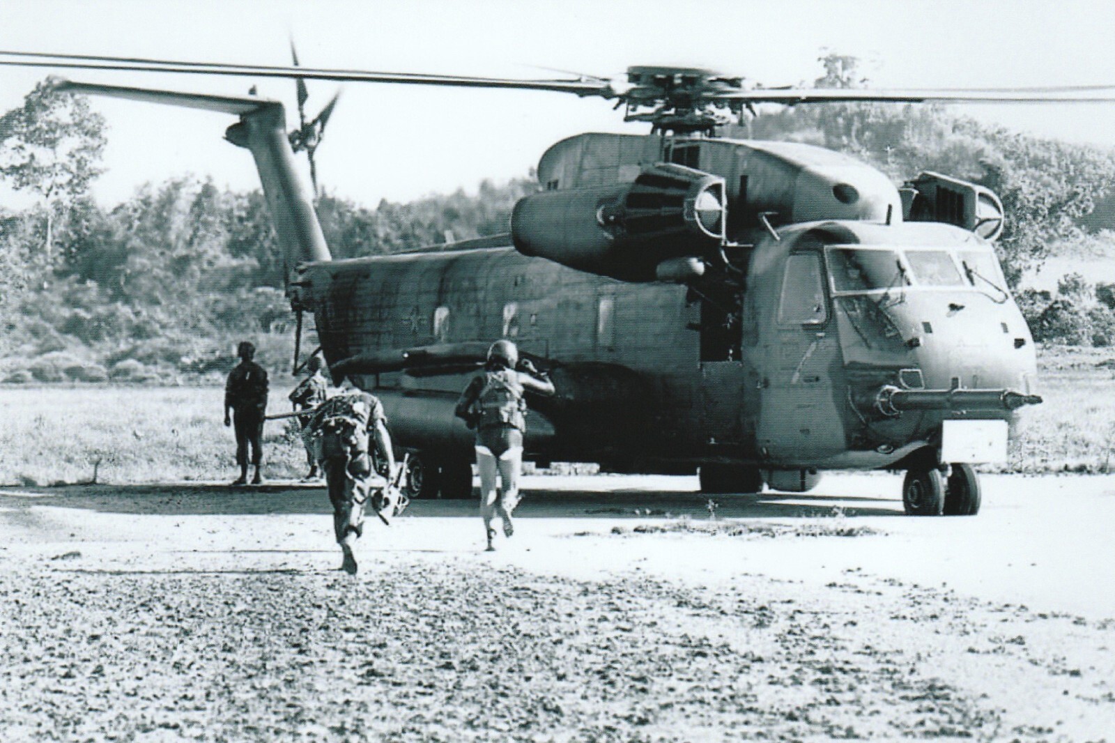 Vietnam  War  Photos --   Sikorsky CH-53