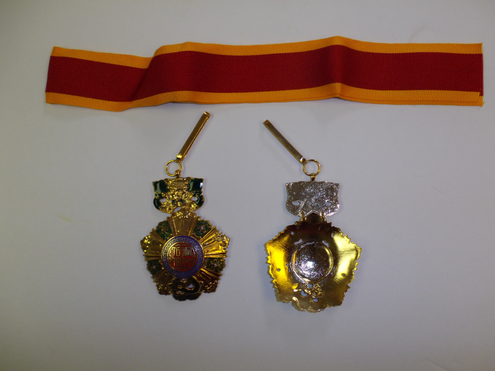 0371 RVN National order of Vietnam Commander or 3rd Third class Neck IR5A