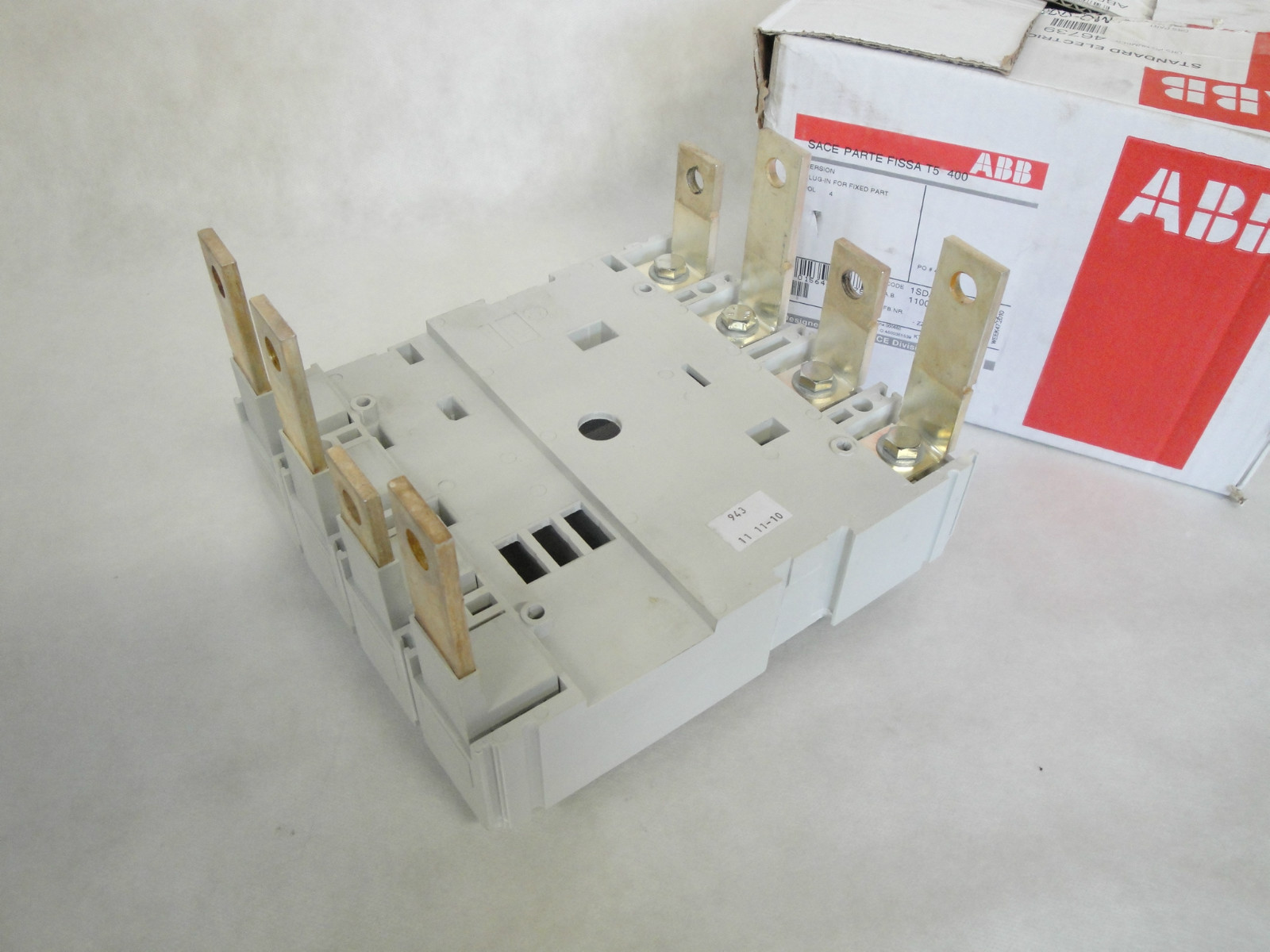 NEW IN BOX ABB KT5PFHR4 PLUG-IN FIXED HORZ REAR T5 4P