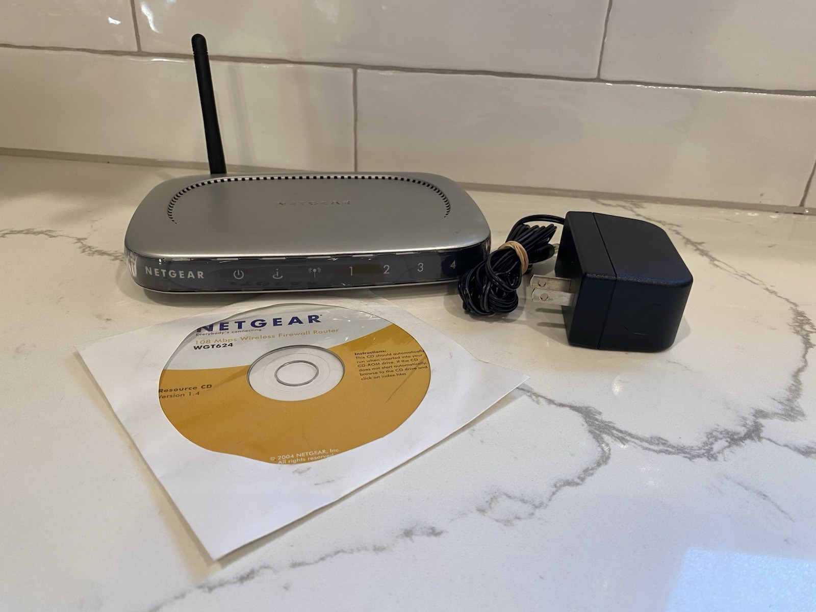 Netgear WGT624 V2 4 Port 108 Mbps Wireless Firewall Router w/Power Cord