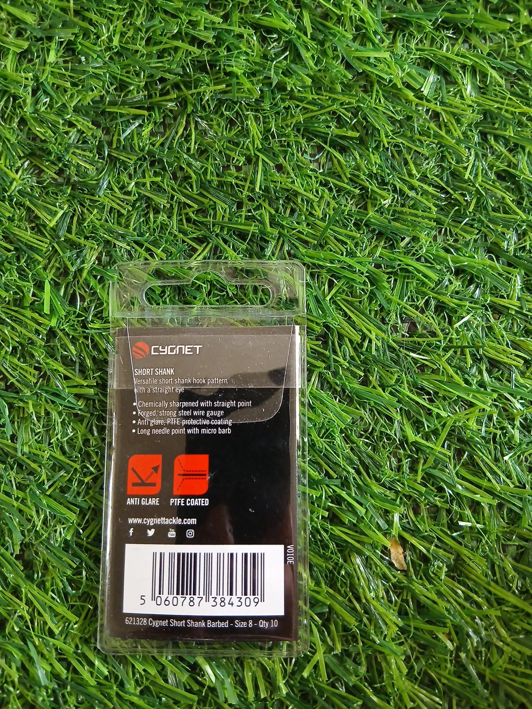 Cygnet Short Shank Barbed Hooks Size 8