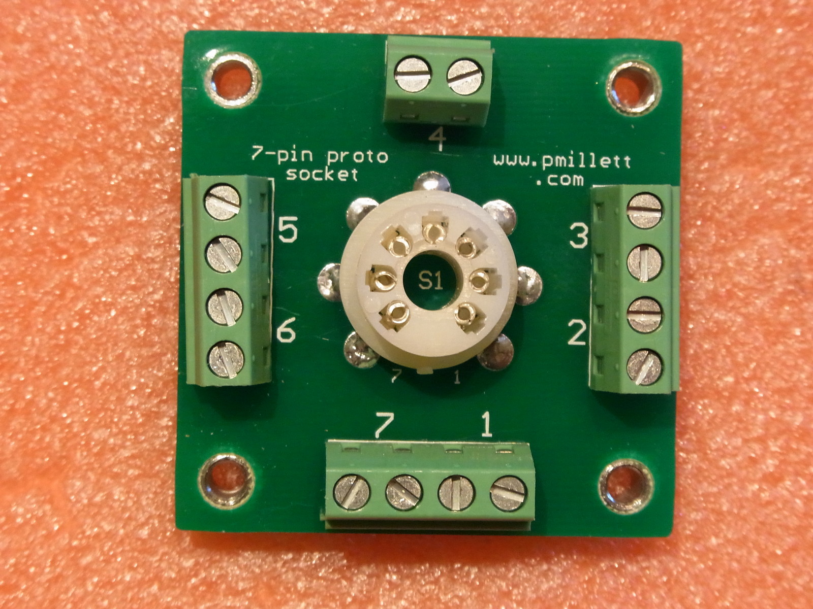 7-pin mini breadboard / prototype tube socket for DIY experimenting
