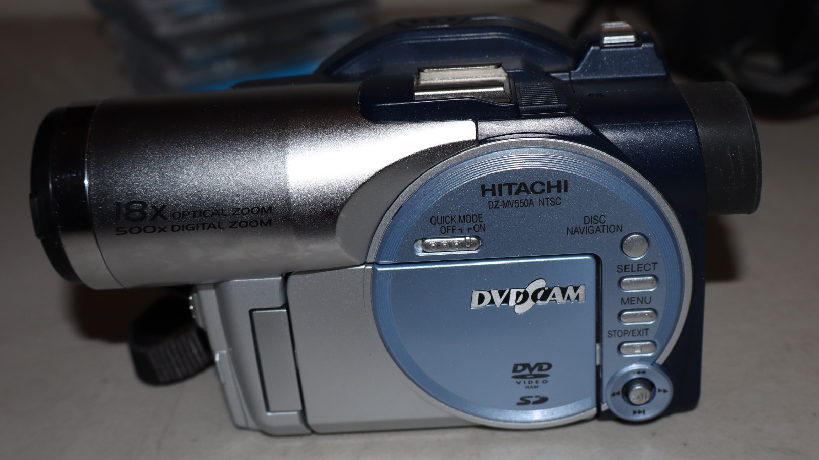 Hitachi DVD Camcorder DZ-MV550A – Bundle – Works