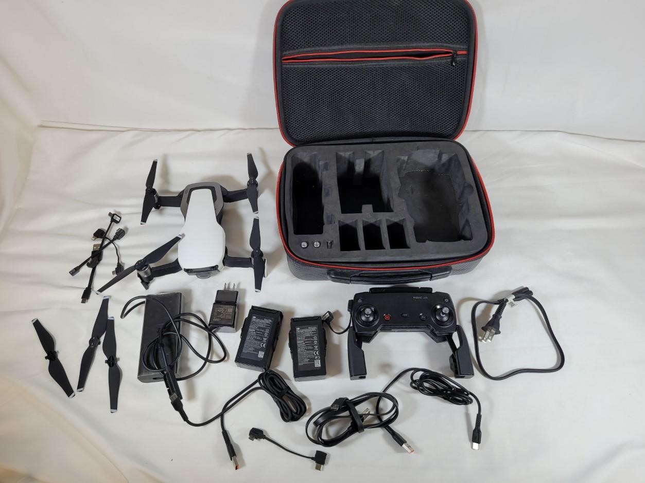 DJI Mavic Air 1 Quadcopter Drone 2 Batteries, Controller, Case, Charger, Extras