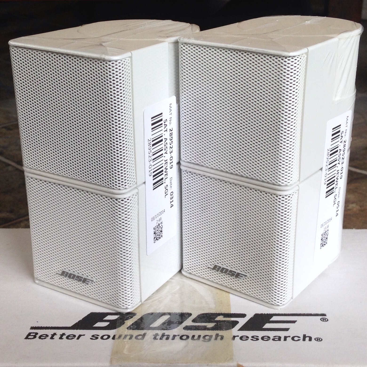 2 Bose Jewel Double Cube Premium Speakers In Absolutely MINT Condition White