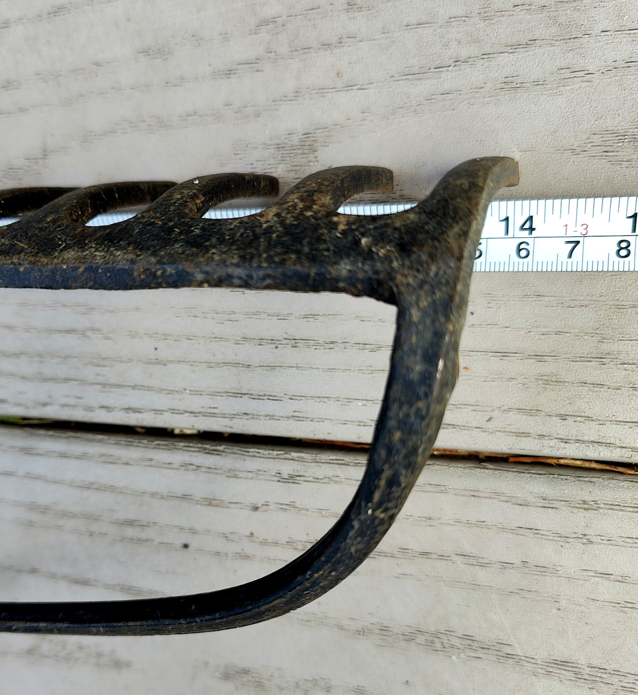 VTG Rustic Iron Garden Rake Head 14 Tines Display Jewelry Hand Tools Wine Glass