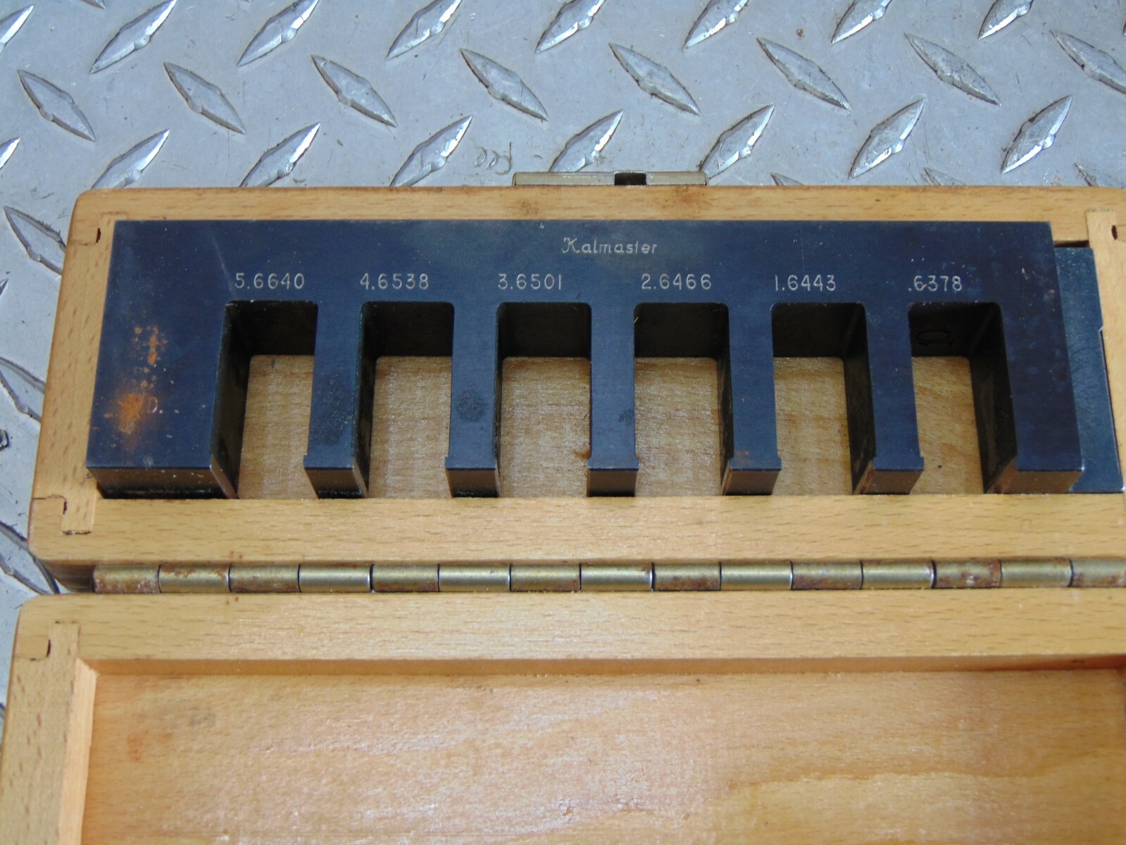 MIKEMASTER KALMASTER CALIPER MASTER .930 - 5.9428 / .6378 - 5.6640 w WOODEN BOX