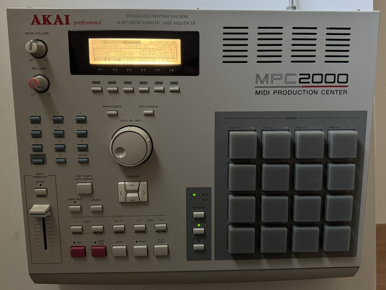 AKAI MPC2000 - Beautiful Original Screen, New Pads, Untested - MIDI Production