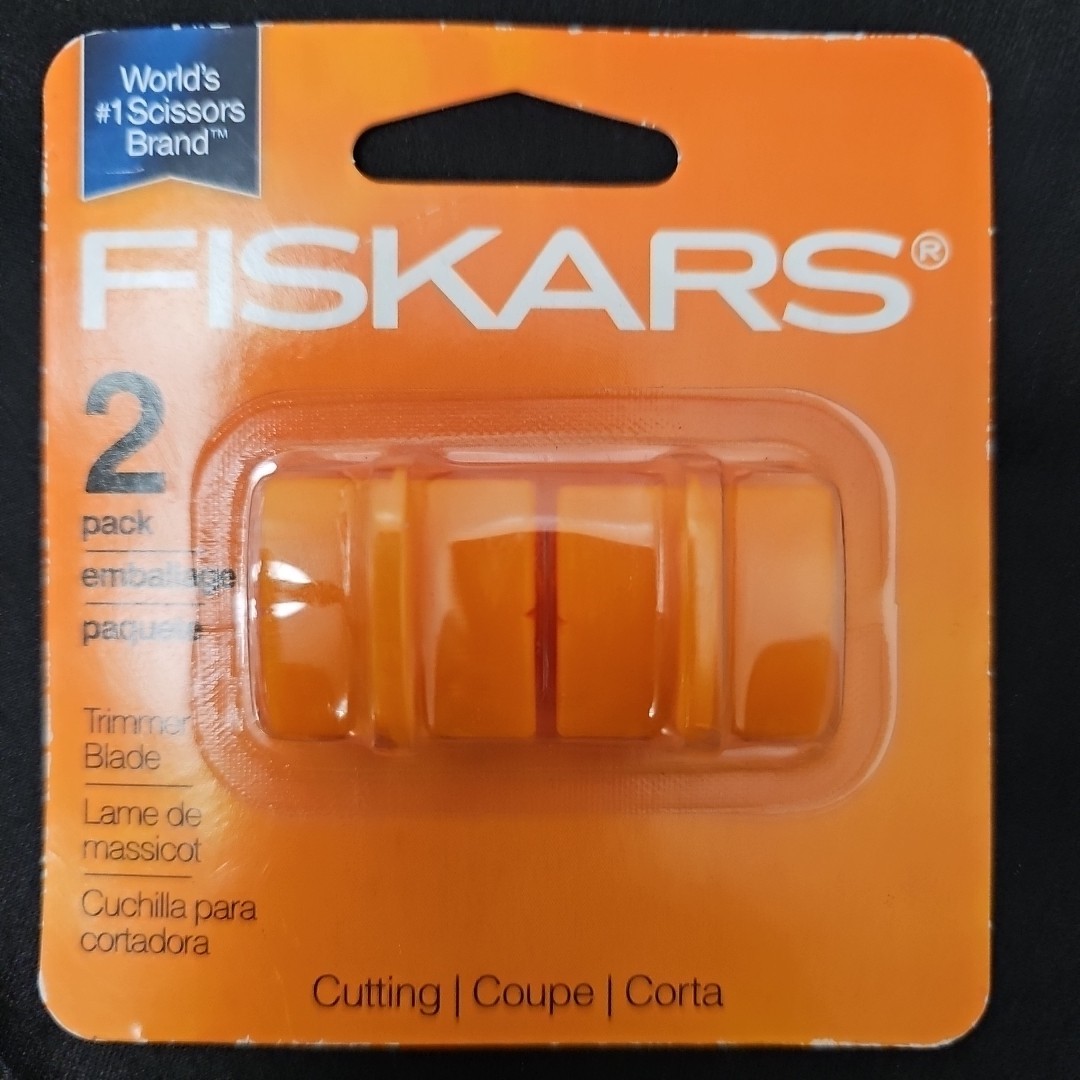 Fiskars Paper Trimmer 2 Replacement Blades Style G Hangcard 2 Pack NEW