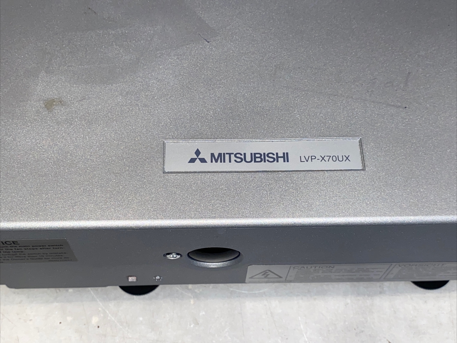 Mitsubishi LVP-X70UX LCD Projector