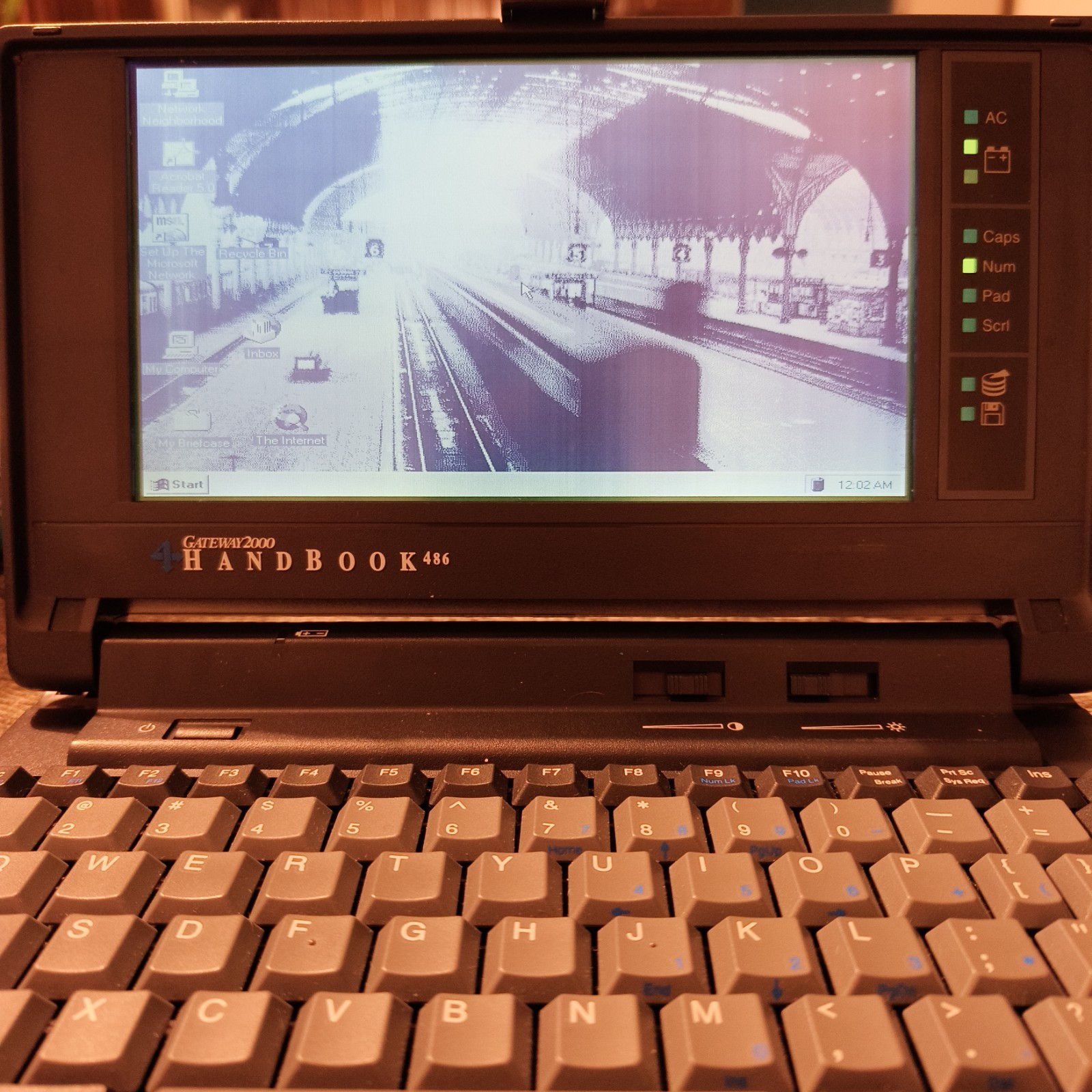 Gateway 2000 Handbook 486 Laptop