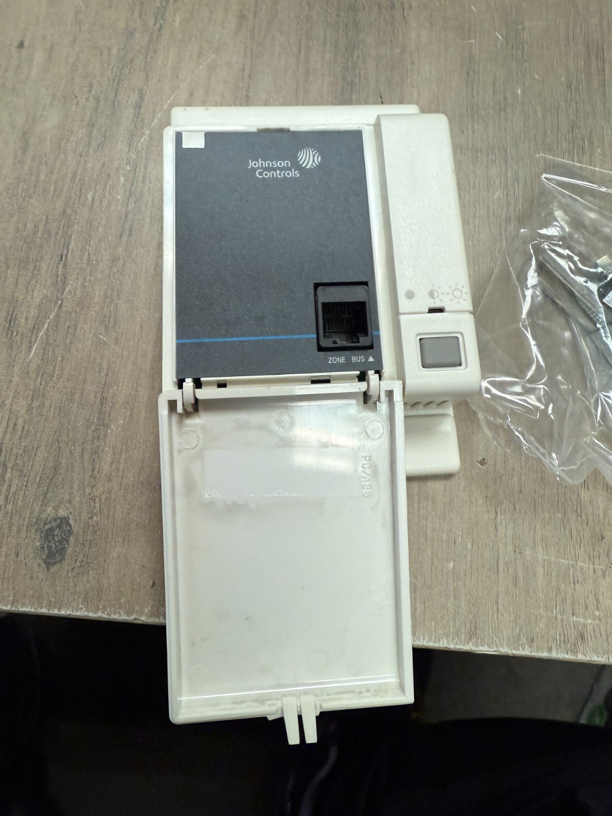 Johnson Controls TE-67NP-0N00 Wall Air Temperature Sensor White UNTESTED Mexico
