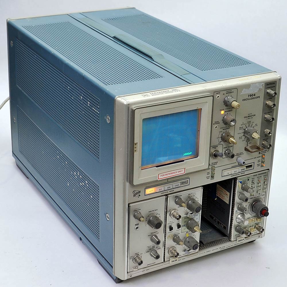 Tektronix 7904 Vintage Oscilloscope with 7A19 7A26 7B92A AS-IS PARTS No Trace