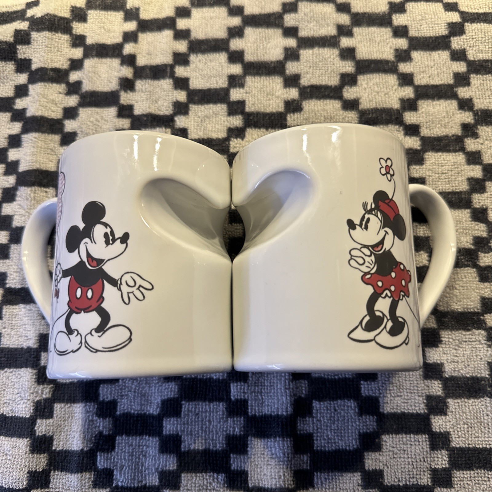 Walt Disney World Parks Exclusive Disneyland Paris Je taime Mugs x2 Mickey mugs