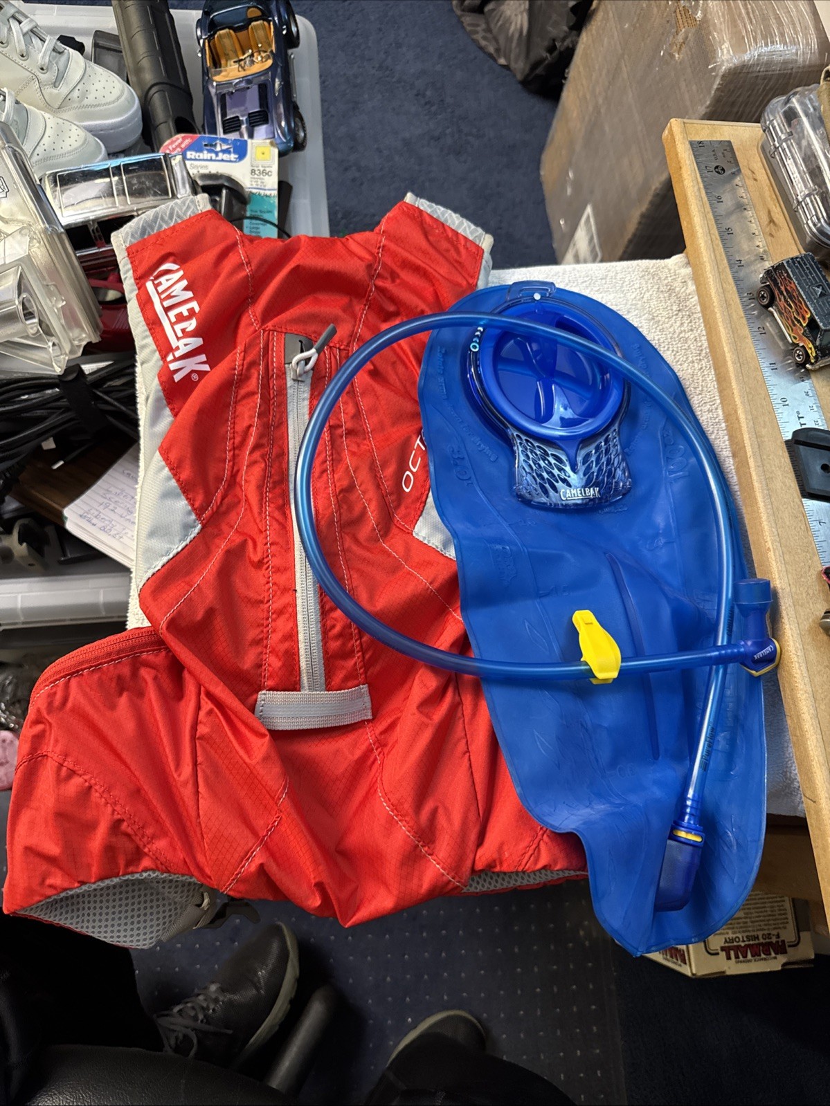 Camelbak Octane XCT Backpack 100oz Gray/Red NWOT ( Read Description )