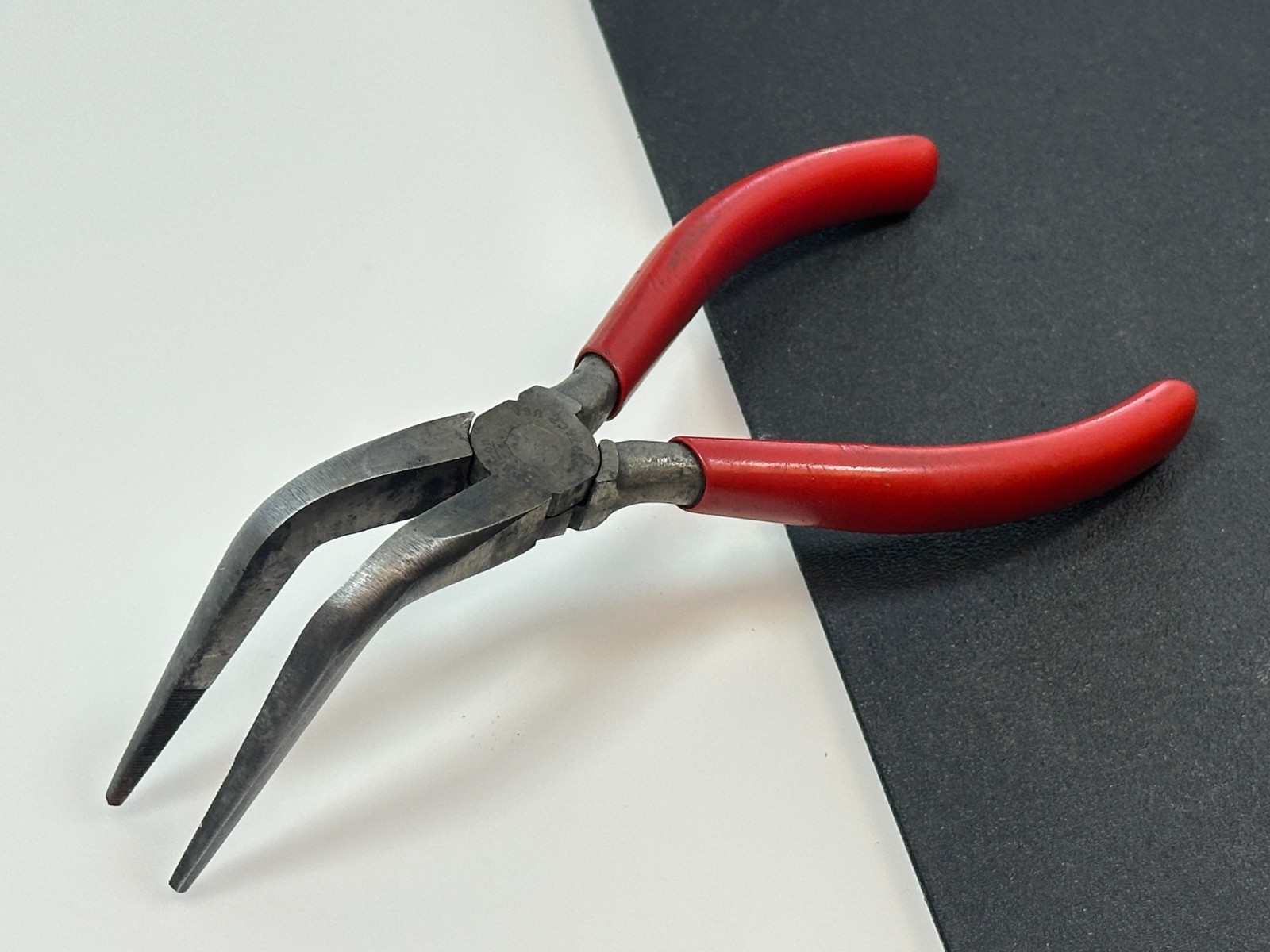 🇺🇸 Snap-on Tools USA 497ACP 7" Bent Angle Needle Nose Piers, RED Handle Grip
