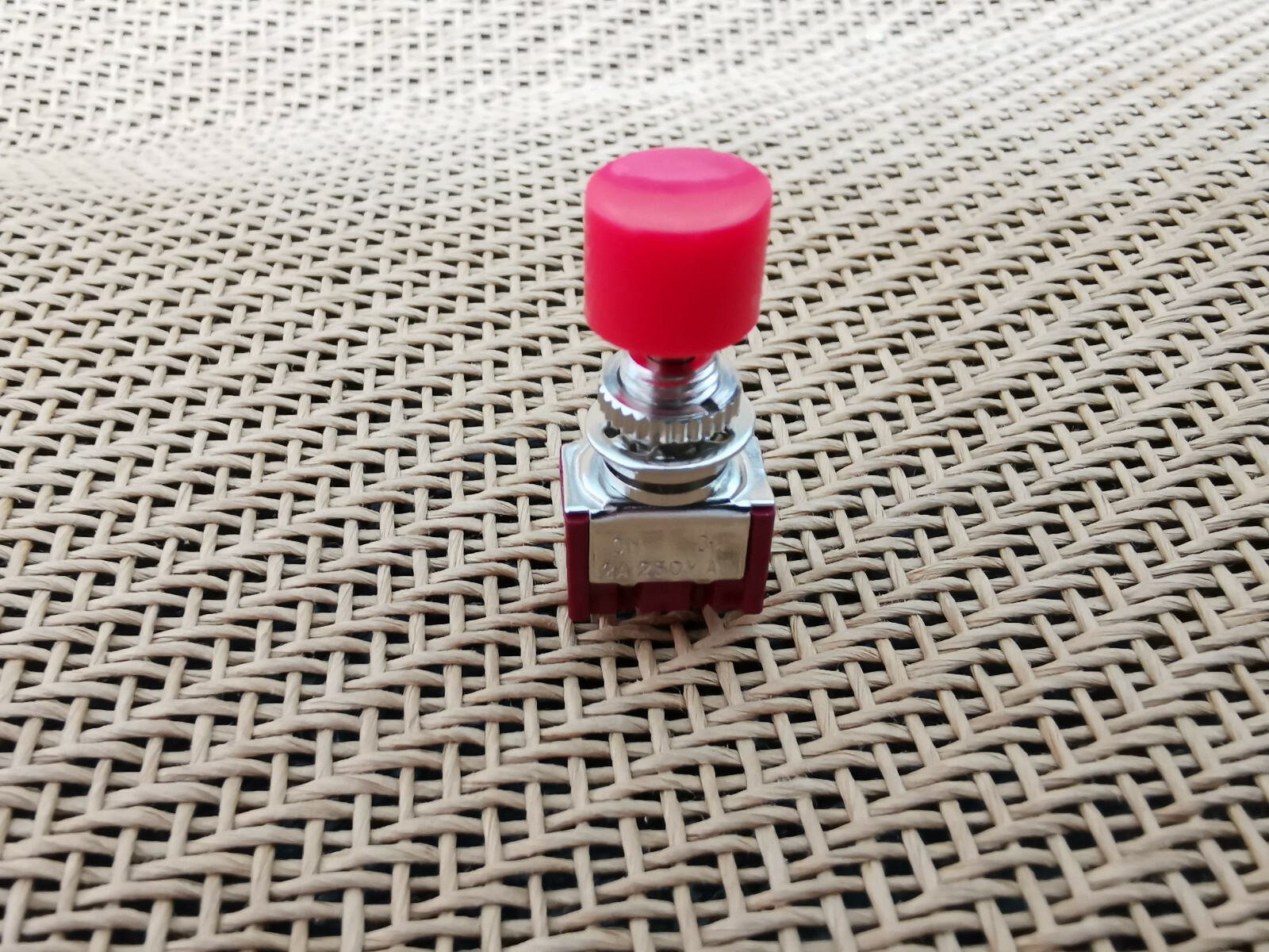 Precision Latching SPDT ON-ON Push Button Switch w Red Cap for 9v-12v-120v-250V