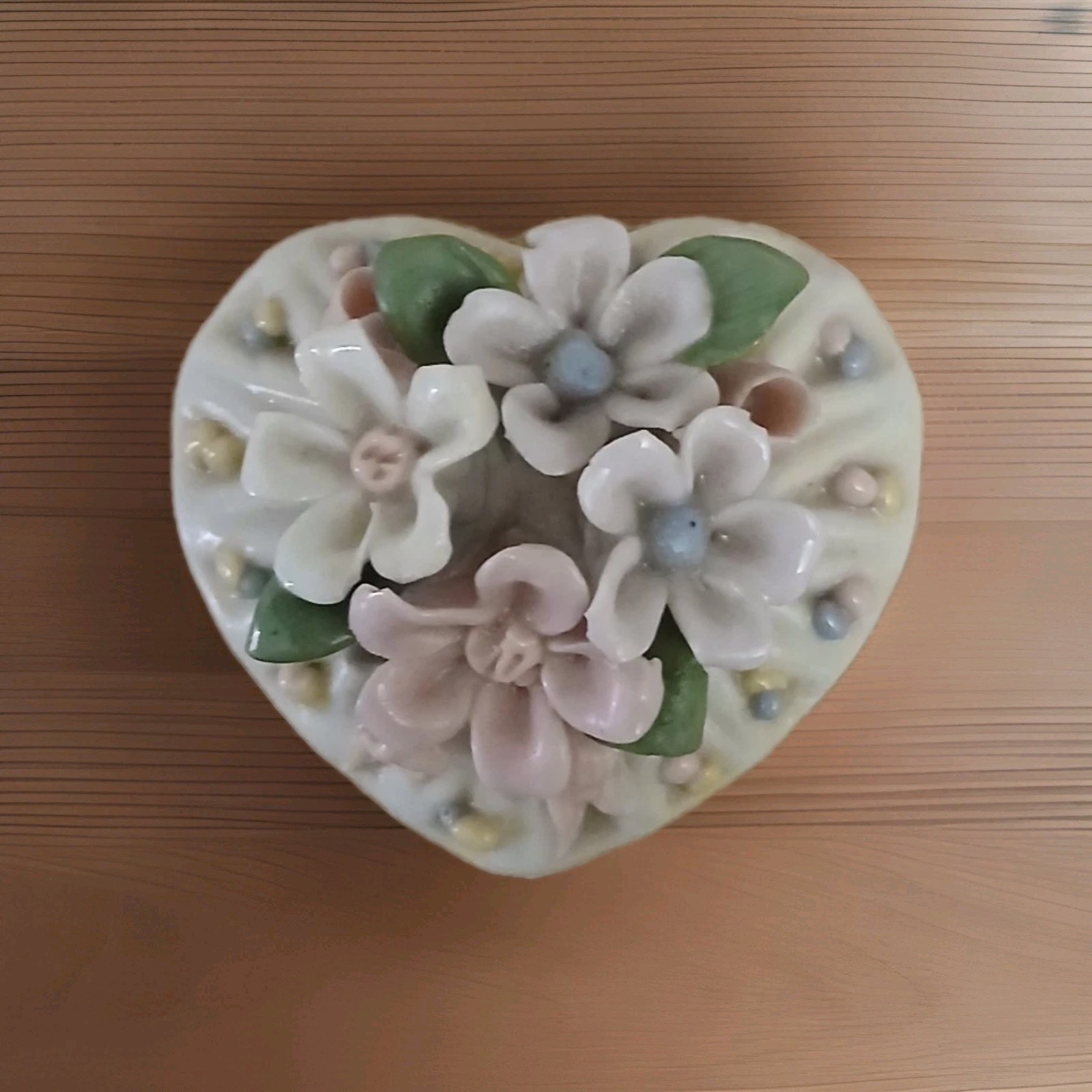 Ceramic Potpourri Heart Shaped Trinket Box w/ 3D Ceramic Flowers on Lid, 3"