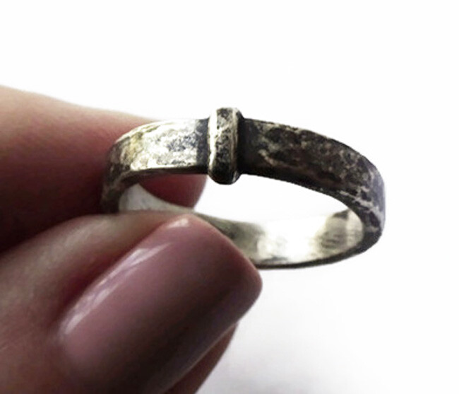 Blade & Bow - Outlander Wedding ring - Sporran Key Band - Solid Sterling replica
