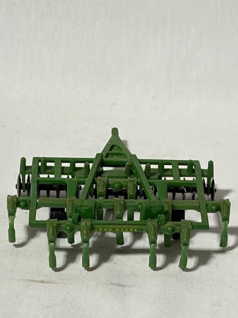 Ertl John Deere Chisel Mulch Tiller Disc, Green, 1/64