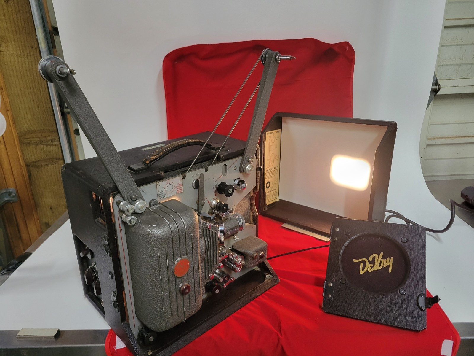 Vtg DeVry 16mm Sound Motion Picture Model 14000CA - WORKING - FREE SHIPPING
