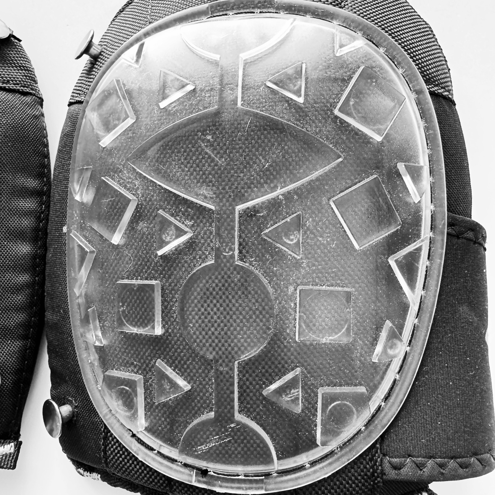 Dead on Tools Knee Pads No-Rock Gel One Size Adjustable Black