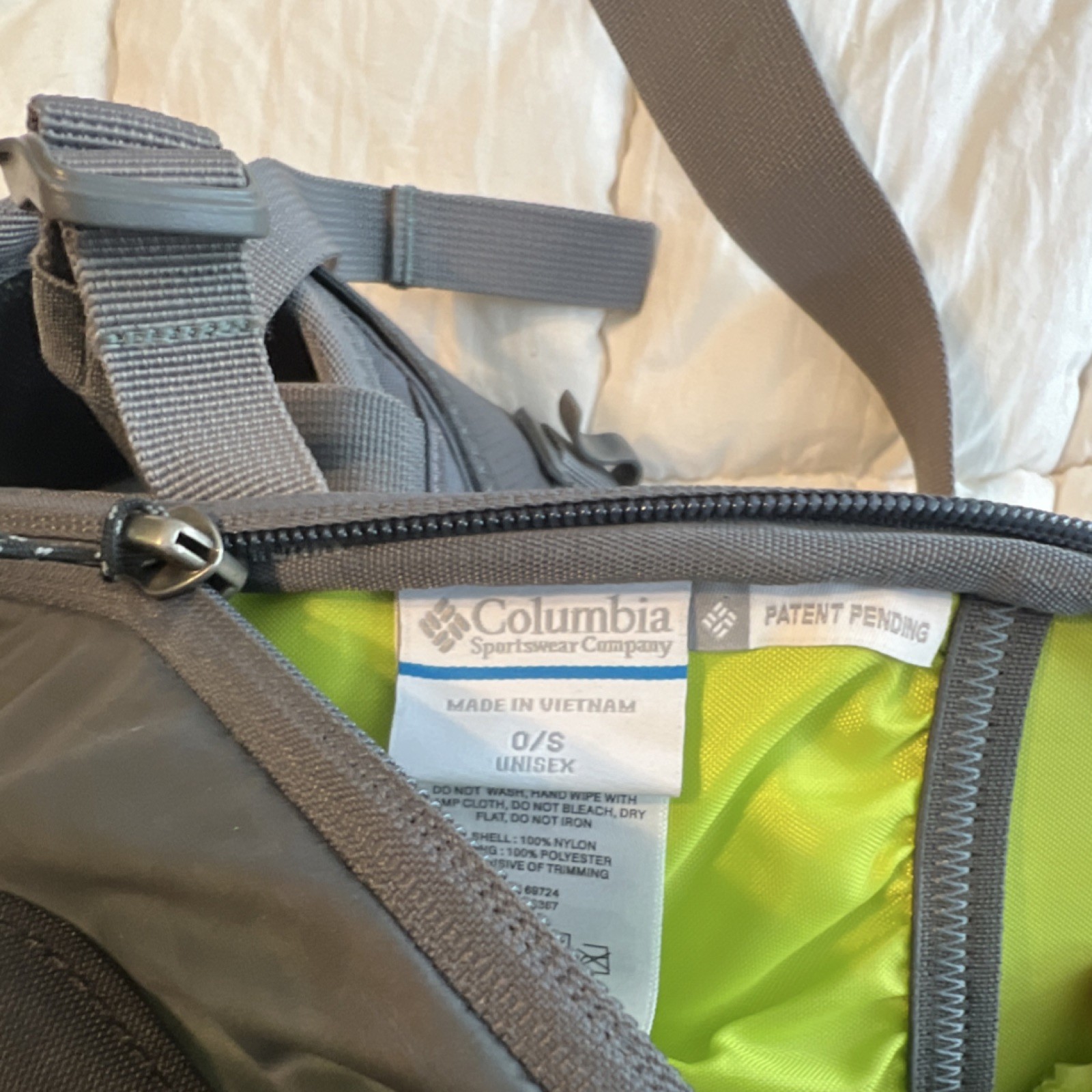 Columbia Shield 2L Hydration Pack Black/Gray/Green Adjustable Straps