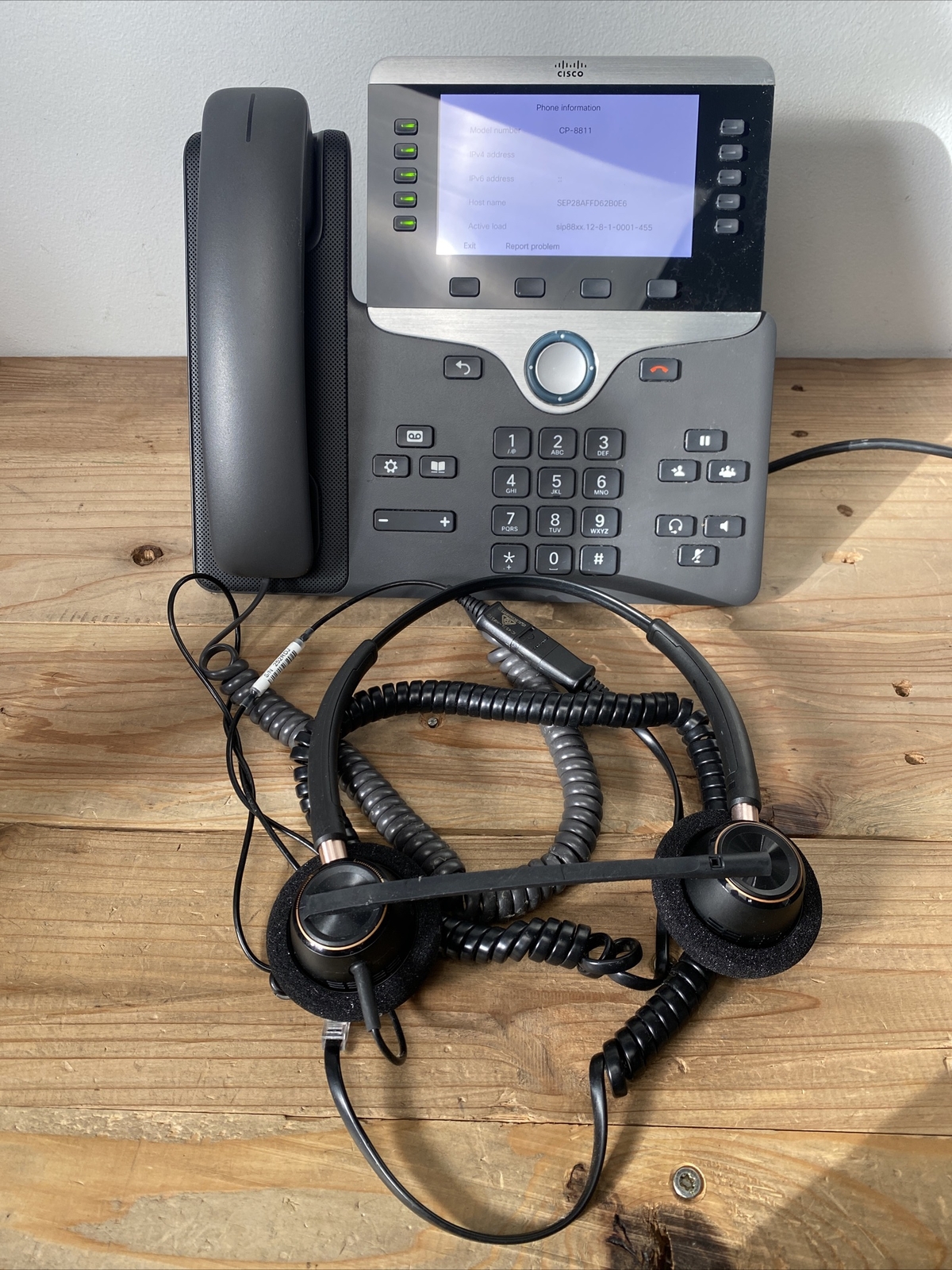 Cisco CP-8811 IP Phone VOIP with stands CP-8811 w/ Headset Plantronics hw510