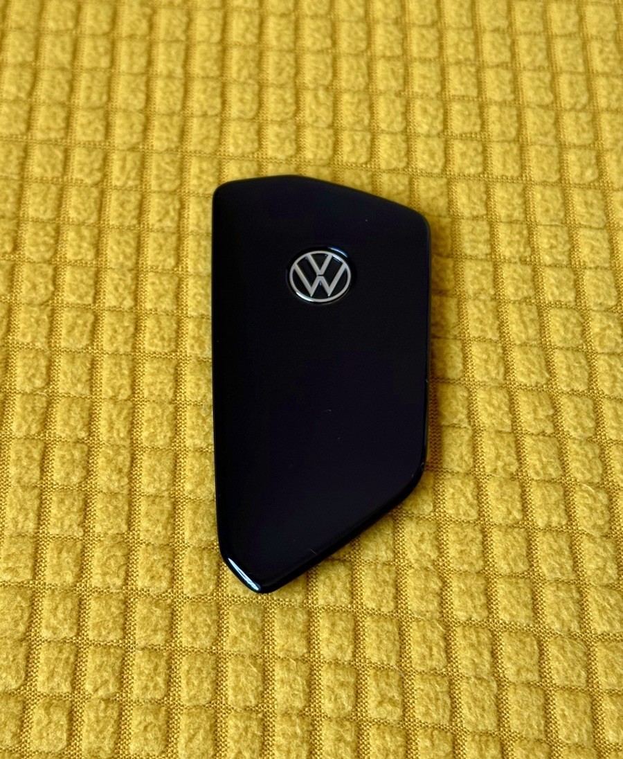 22-26 VW ATLAS, ID.4, ID.Buzz, GOLF R Key Fob Backing Plate Battery Cover OEM