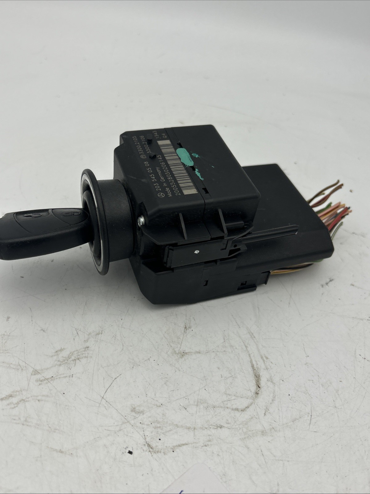 2001-2005 Mercedes C240 Ignition Switch Module Receiver Node W/ Key 2035450508
