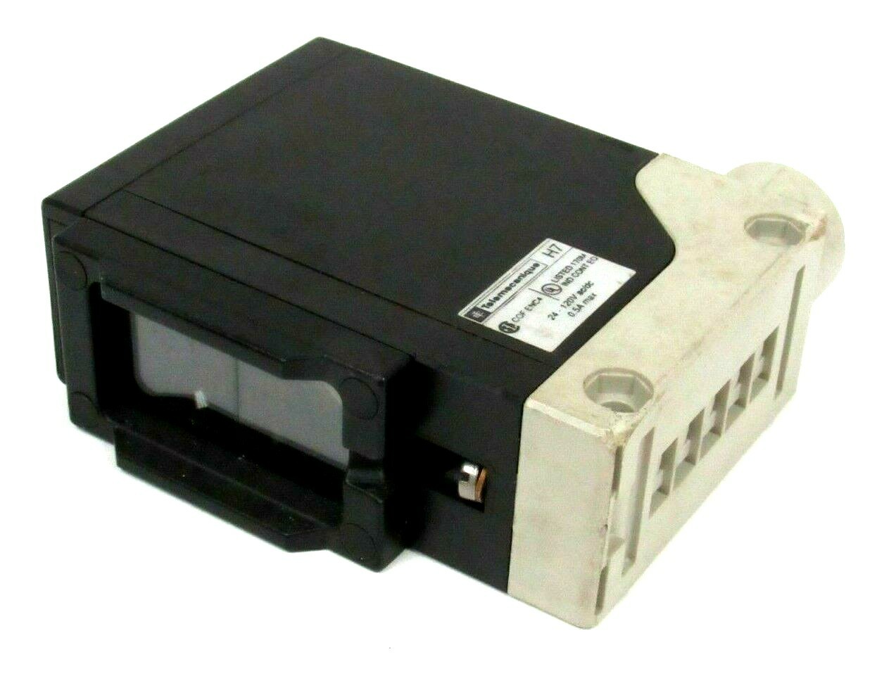 USED TELEMECANIQUE XUE-F080319 PHOTOELECTRIC XUEF080319