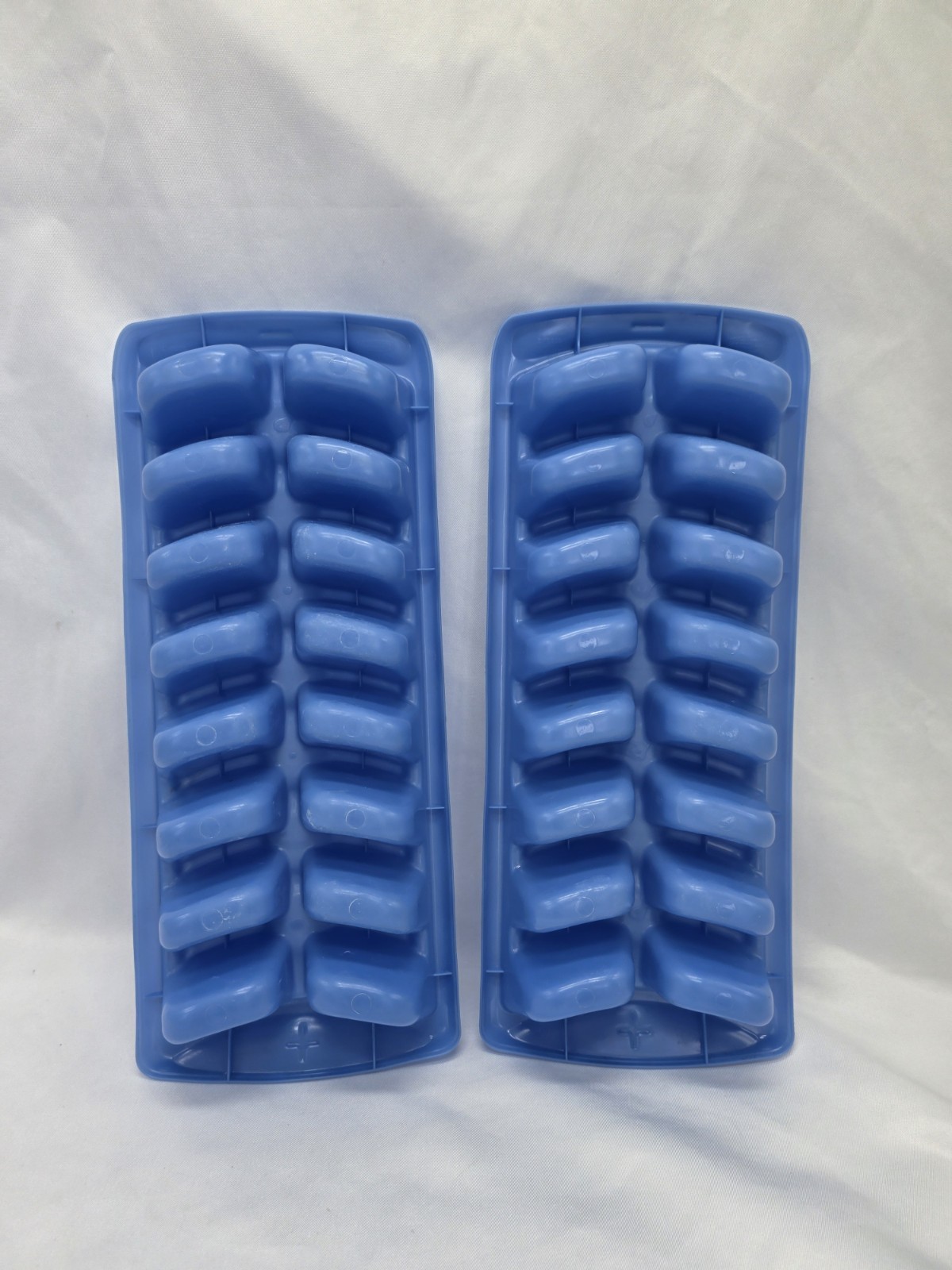Rubbermaid FG2879RDPERI Ice Cube Trays - Blue (2 Pack)