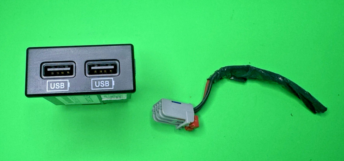 OEM Dodge Jeep Chrysler Mopar Dual USB Power Outlet Charger Port 61571C