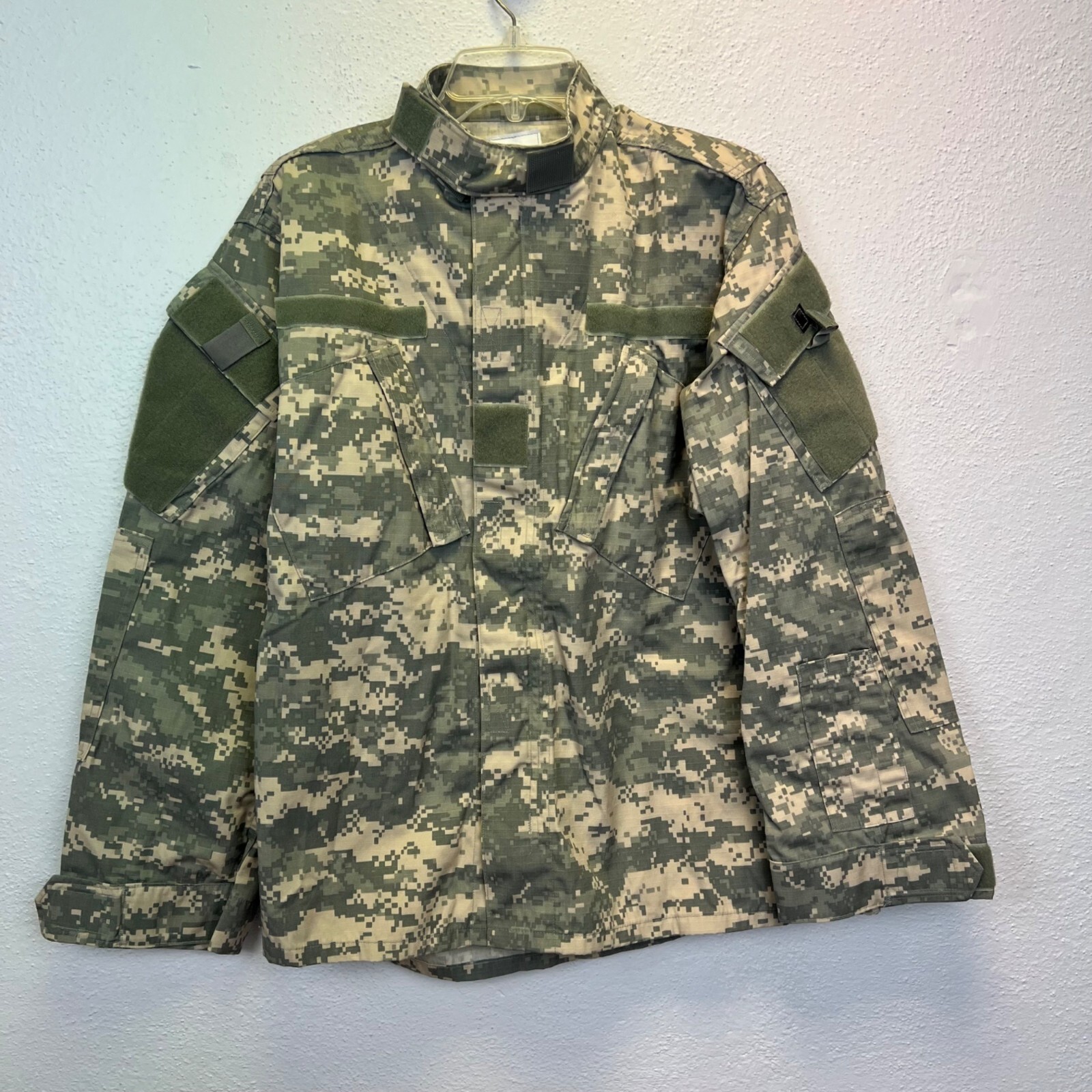 US Army Combat Uniform Digital Camo Coat Size Medium-Regular