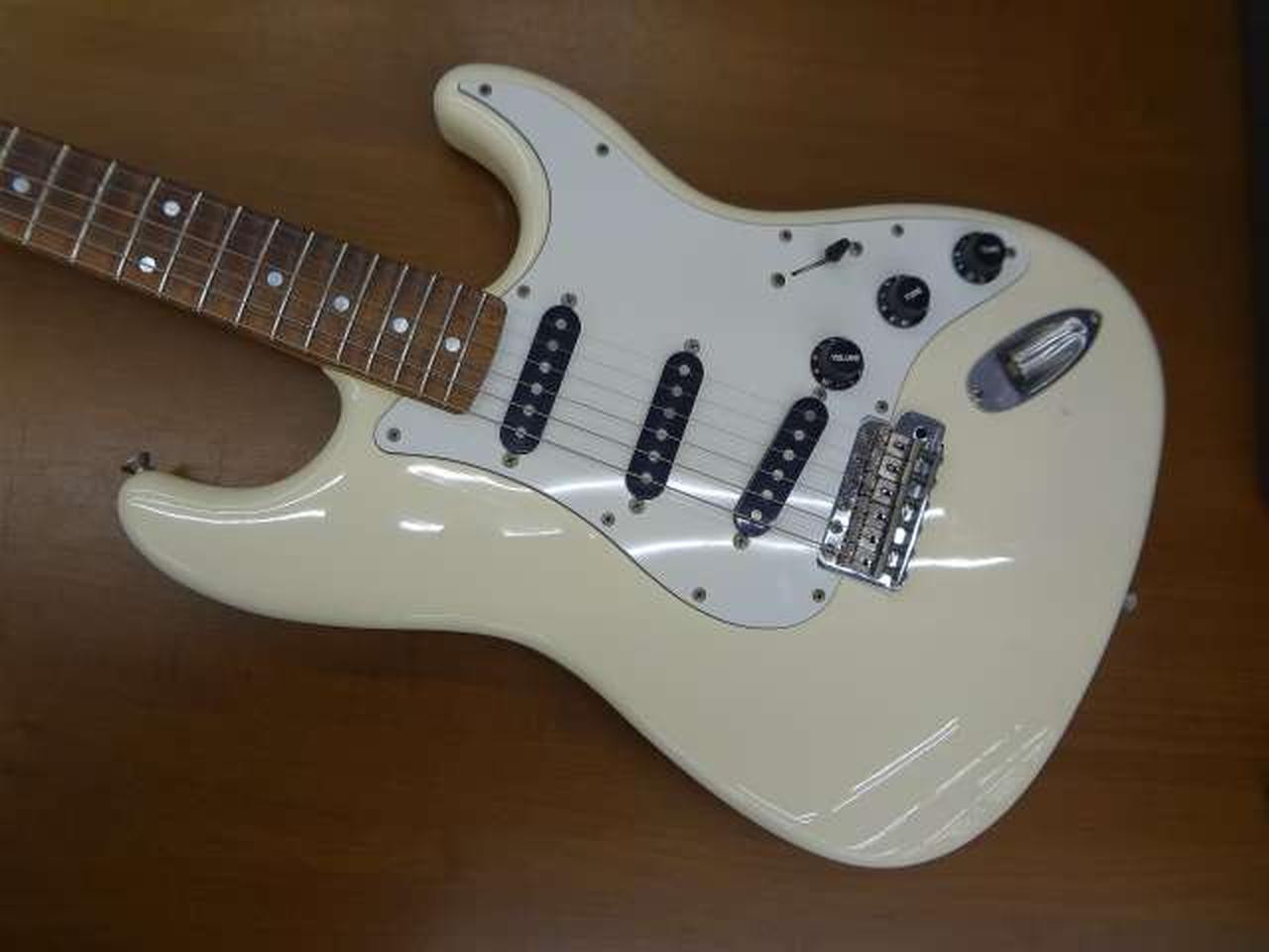 FENDER JAPAN ST72 SC/OWH Electric Guitar