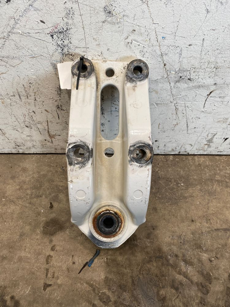 2018 Freightliner Cascadia Suspension Bracket A1620722000 (641-11931)