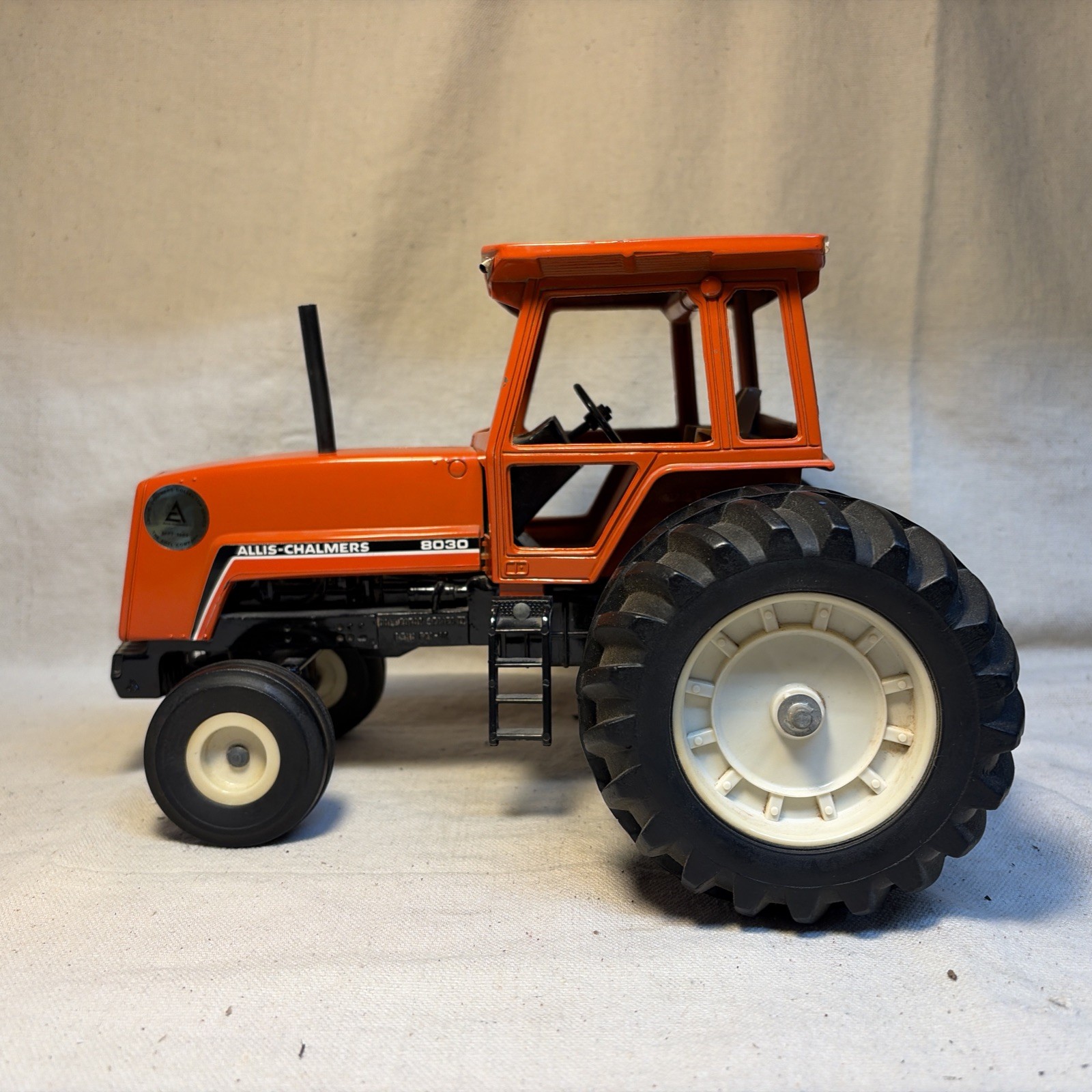 Ertl 1982 RENO Collectors Edition Allis-Chalmers 8030 Duals Diecast 1/16 Tractor