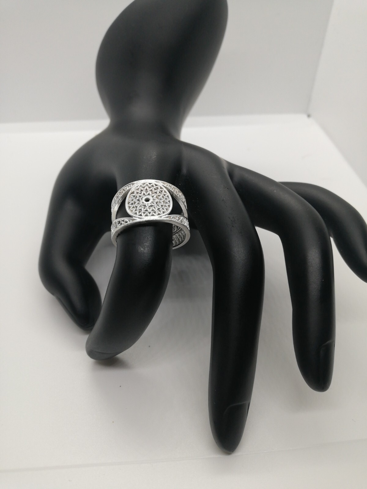 . 970 Solid Silver Women's Ring Size 8 Filigree New.